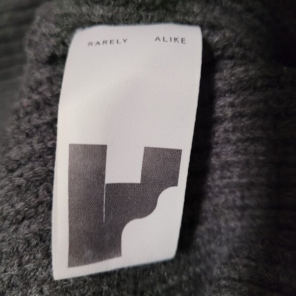 Rarely Alike Hooded Big Sweater Size M - Picture 13 of 13